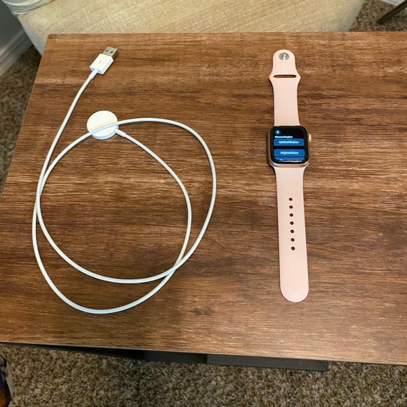 Apple Watch Series 6 40mm - Picture 2 of 6